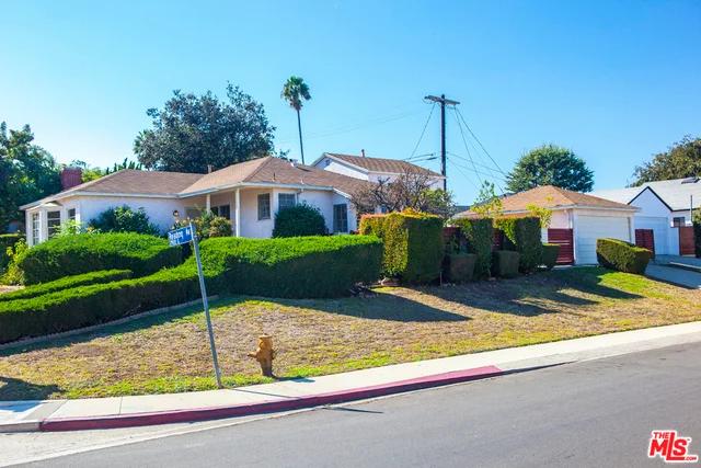 7901 Reading, Los Angeles, CA 90045