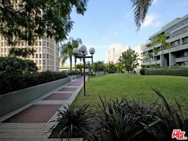 880 W 1st Street 520, Los Angeles, CA 90012