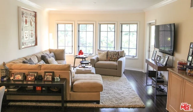 1000 Granville #204, Los Angeles, CA 90049