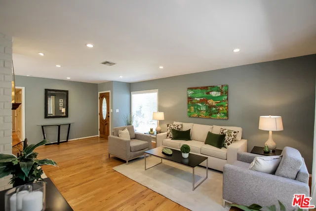 22670 Cass, Woodland Hills, CA 91364