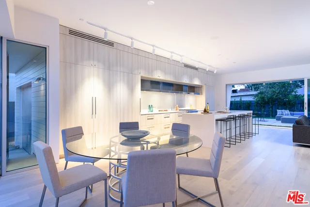 8955 Carson, Culver City, CA 90232