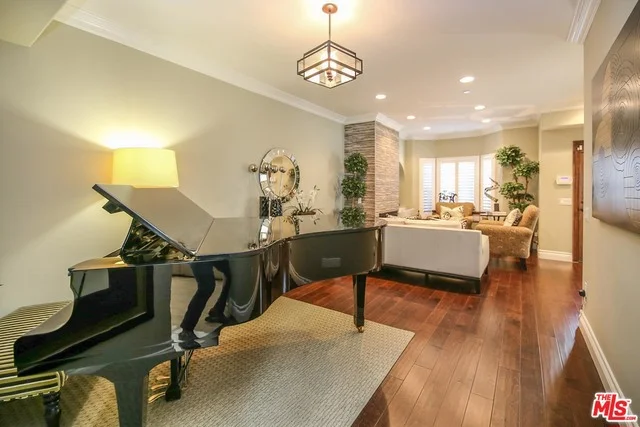 909 Gramercy #1, Los Angeles, CA 90019