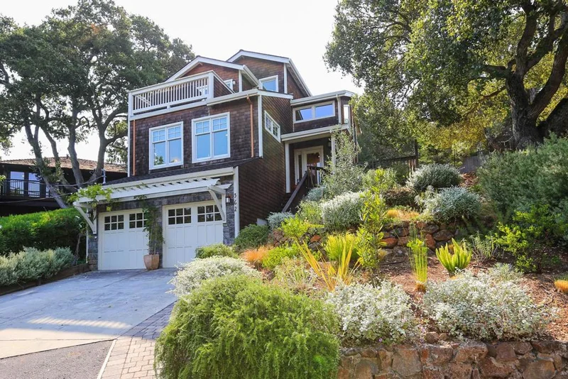 562 Hillcrest, Redwood City, CA 94062