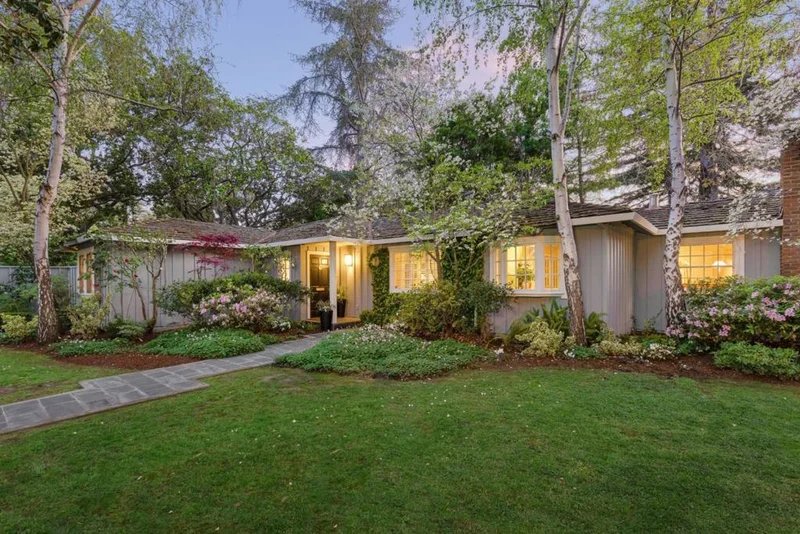 90 Crescent Drive, Palo Alto, CA 94301