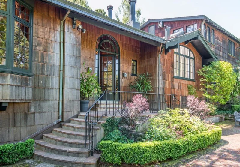 2275 Summit, Hillsborough, CA 94010