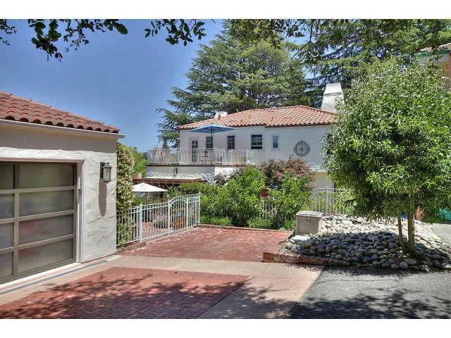 2710 Easton, Burlingame, CA 94010