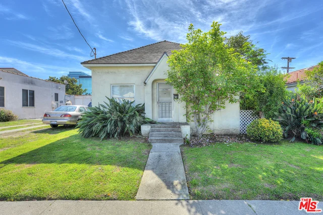 11516 Mississippi, Los Angeles, CA 90025