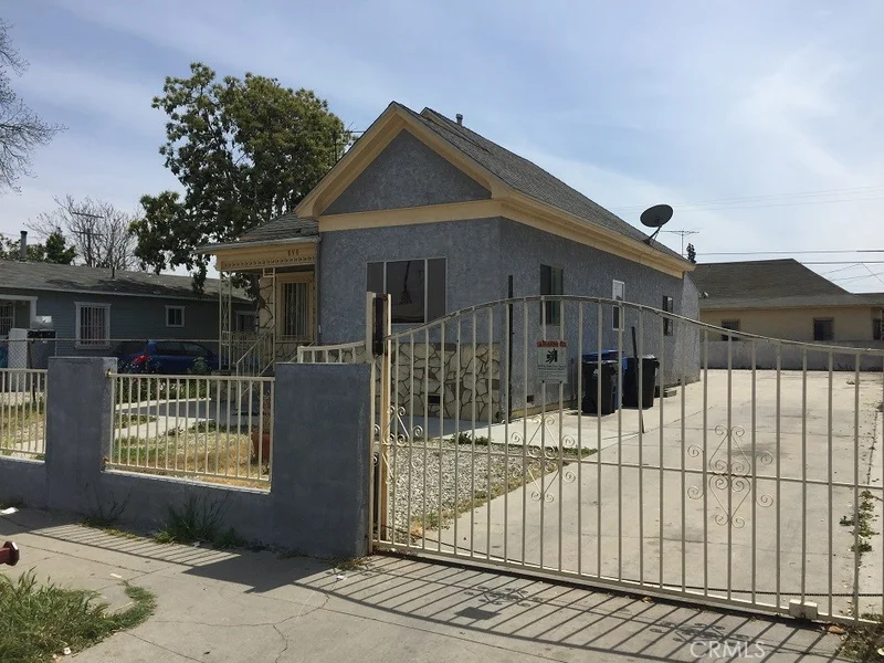 898 49th, Los Angeles, CA 90011