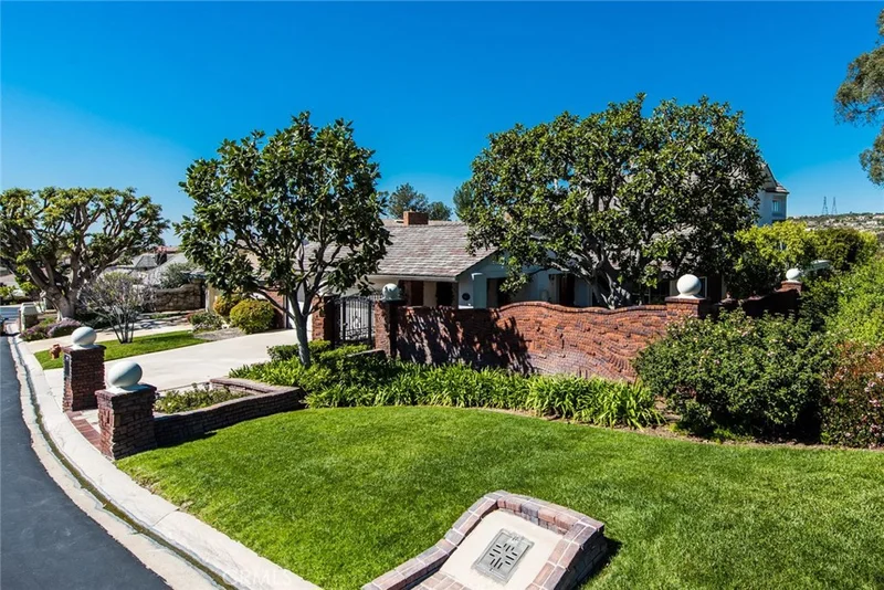 5627 Crest De Ville, Orange, CA 92867