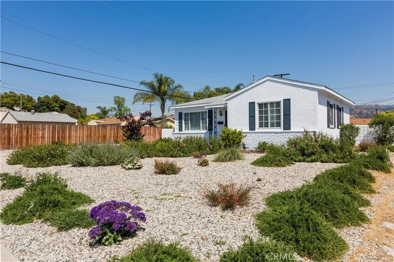 7940 Satsuma Avenue, Sun Valley, CA 91352