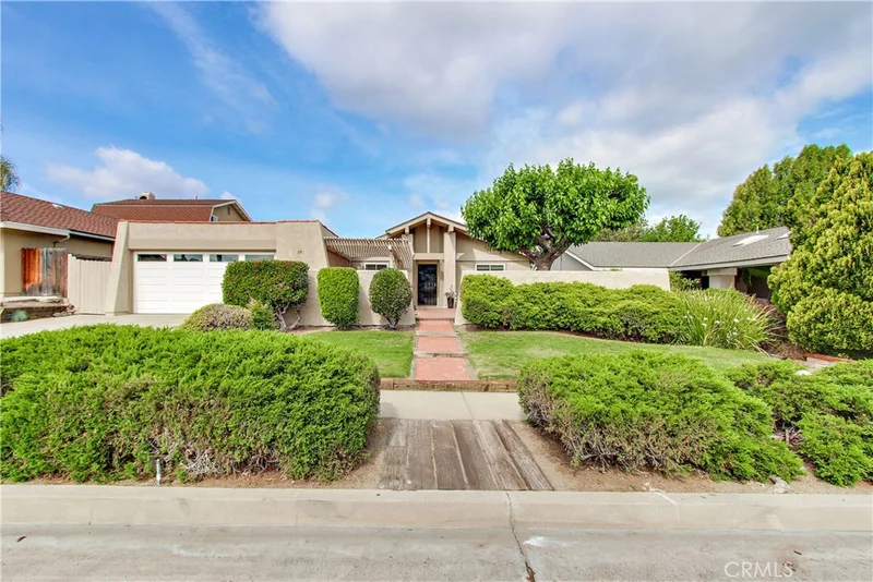 119 La Paz, Anaheim Hills, CA 92807