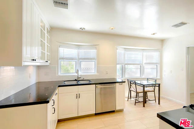 8511 Naylor, Los Angeles, CA 90045