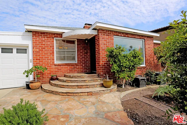 7952 Belton, Los Angeles, CA 90045
