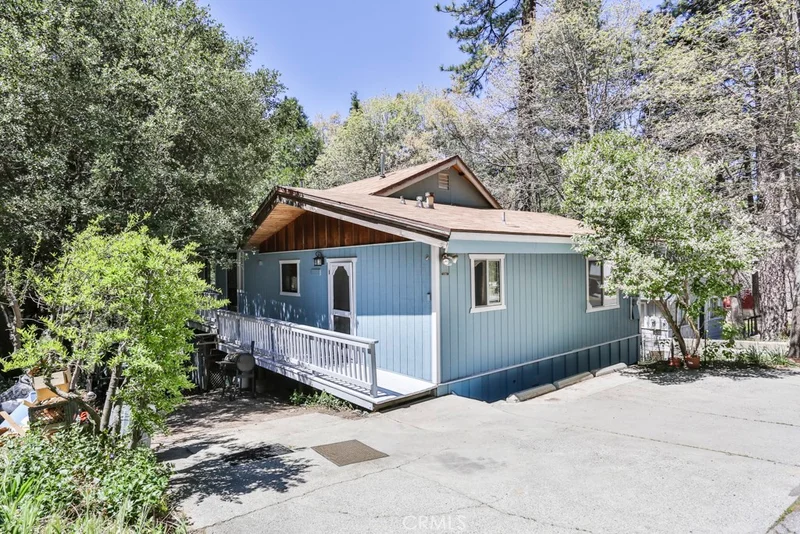23061 Oak, Crestline, CA 92325