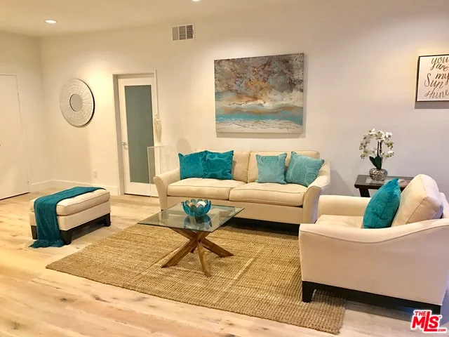 1223 Roxbury #103, Los Angeles, CA 90035