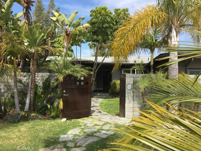 302 Vista Baya, Costa Mesa, CA 92627