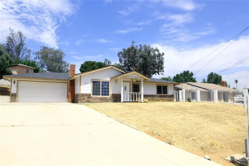 4645 Pacific, Riverside, CA 92509