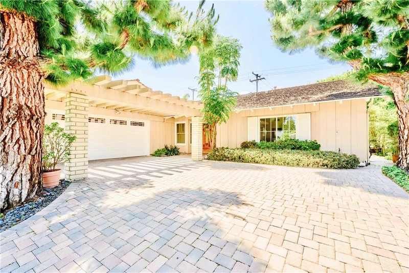 875 N Hillside Drive, Long Beach, CA 90815