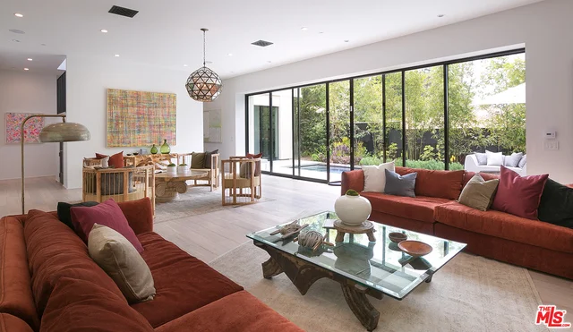 4140 Dundee, Los Angeles, CA 90027