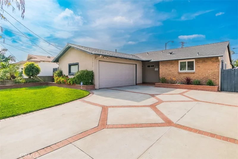 11435 Elvins, Lakewood, CA 90715