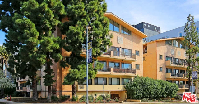 1154 Barrington #110, Los Angeles, CA 90049