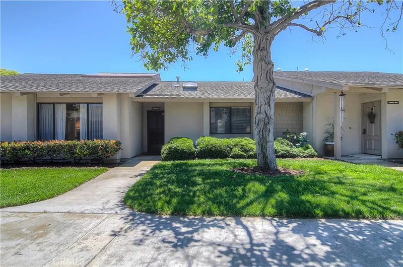 8565 Larkhall #801D, Huntington Beach, CA 92646