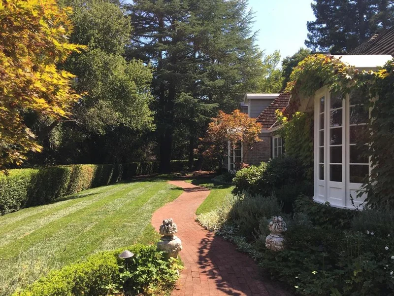 25586 Willow Pond, Los Altos Hills, CA 94022
