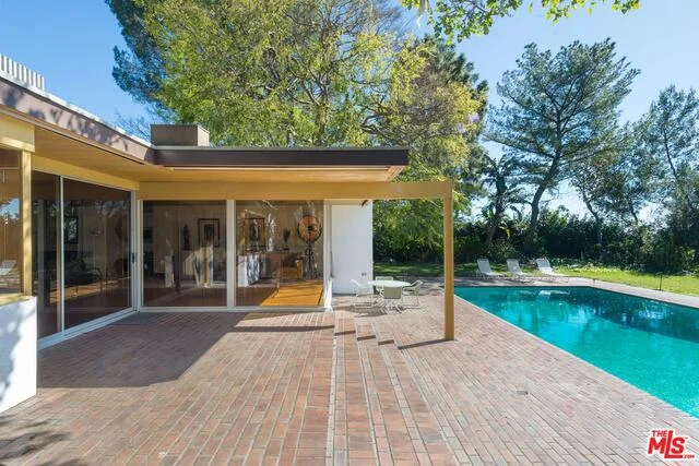 7850 Torreyson, Los Angeles, CA 90046