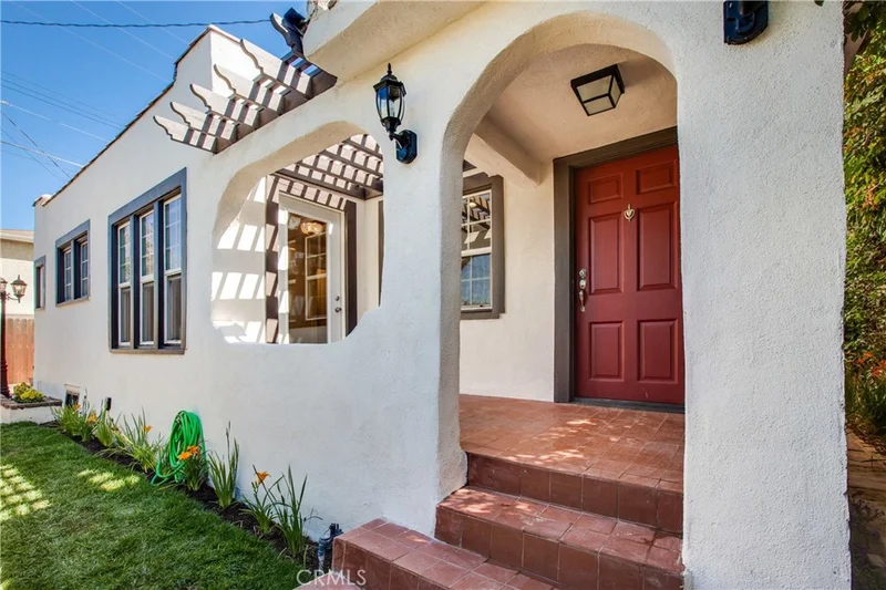 4618 Dockweiler, Los Angeles, CA 90019