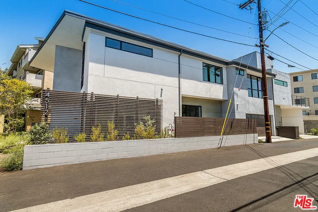 4512 Clybourn #101, Burbank, CA 91505