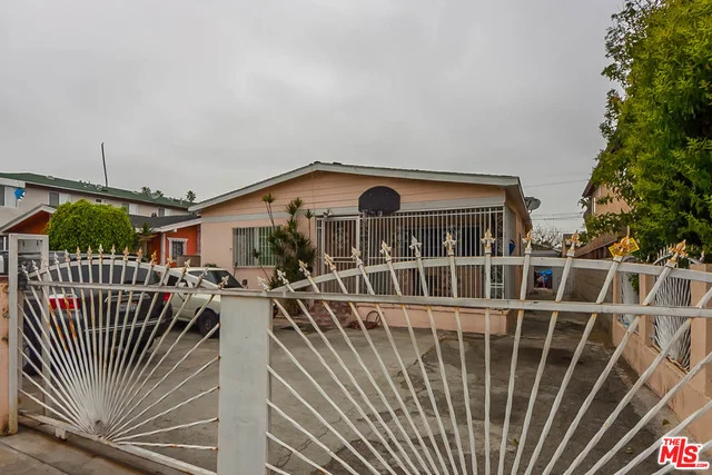 623 61st, Los Angeles, CA 90044