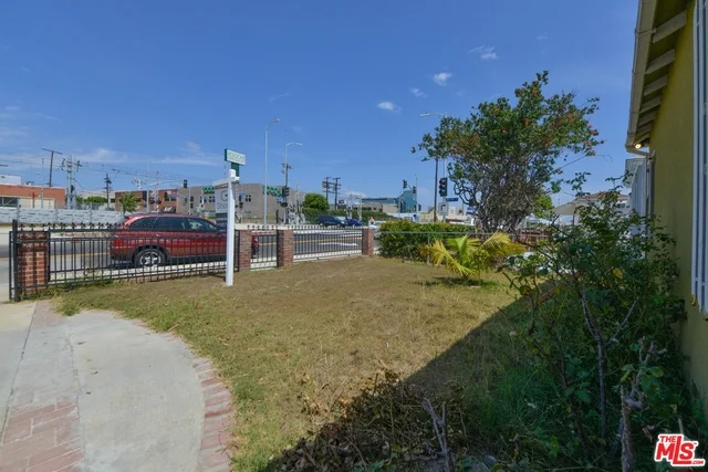 11708 Exposition, Los Angeles, CA 90064