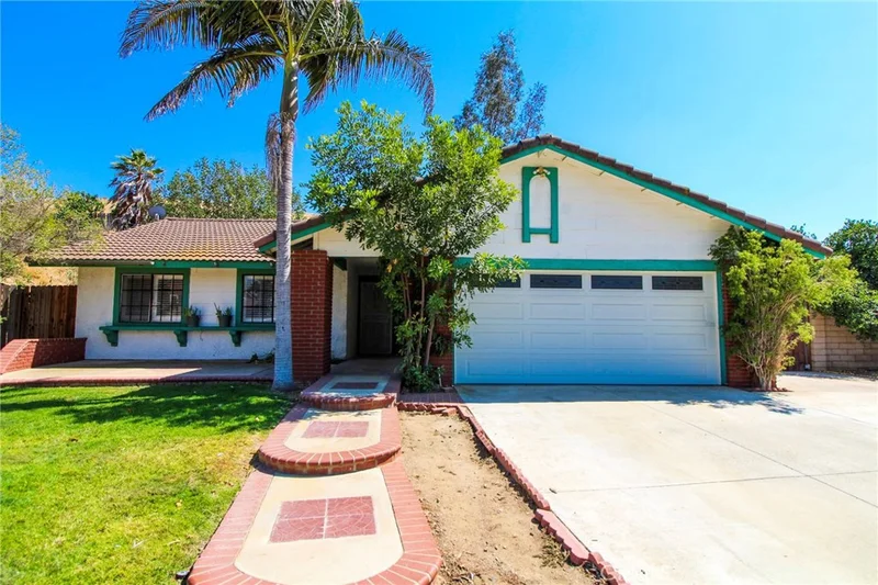 10061 Burnham, Riverside, CA 92503