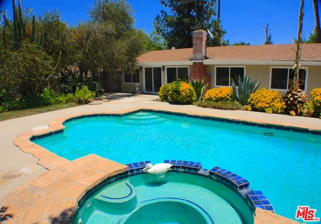 5601 Winnetka, Woodland Hills, CA 91367