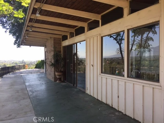 877 Hillcrest, Pomona, CA 91768