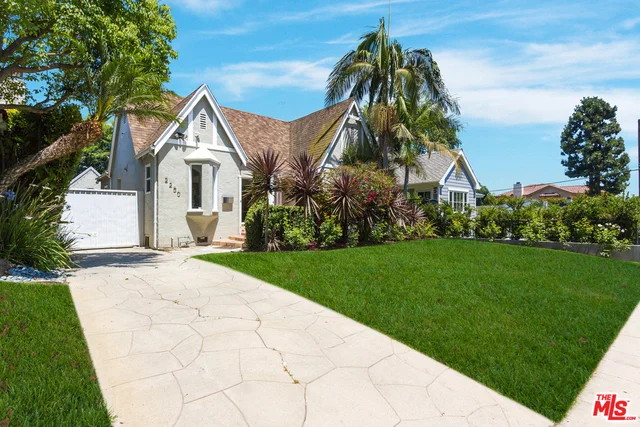 2250 Selby Avenue, Los Angeles, CA 90064