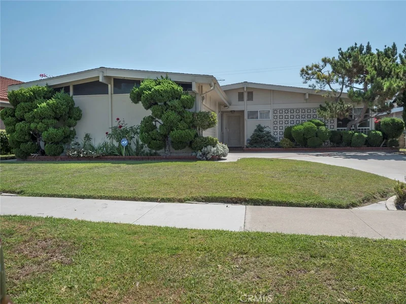 11822 Paseo Bonita, Los Alamitos, CA 90720