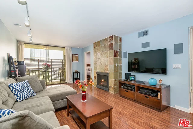 911 Kings #218, West Hollywood, CA 90069