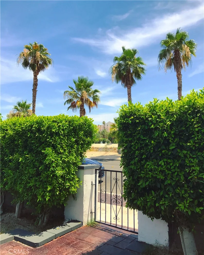1026 Riverside, Palm Springs, CA 92264
