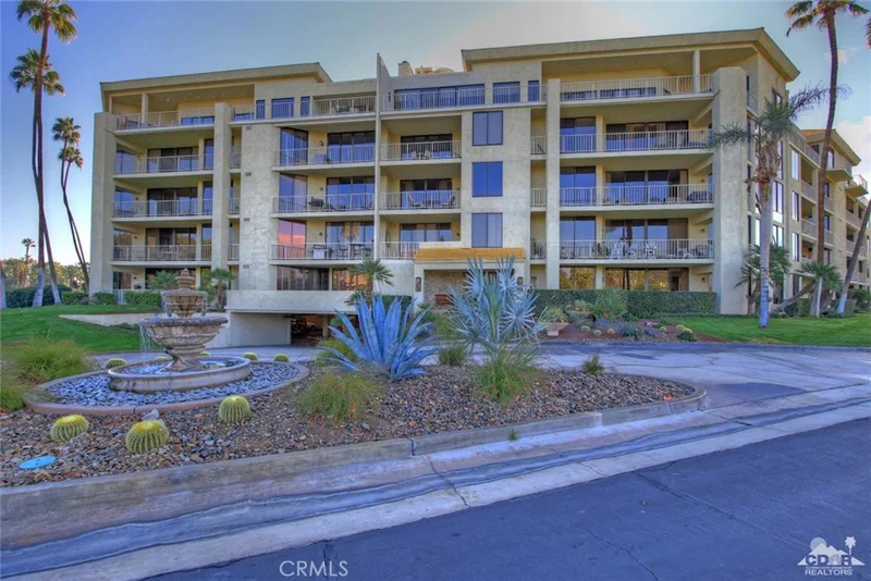 910 Island #412, Rancho Mirage, CA 92270