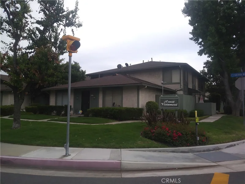 884 Sierra Madre #4, Azusa, CA 91702
