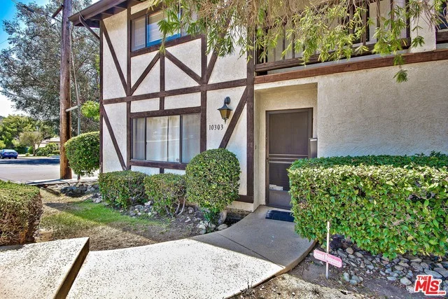 10303 Fernglen, Tujunga, CA 91042