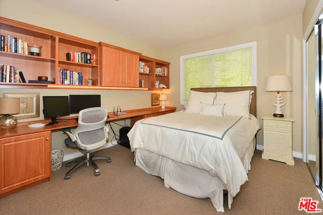 1176 Wellesley #303, Los Angeles, CA 90049