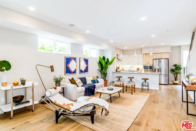 1242 Gordon, Los Angeles, CA 90038