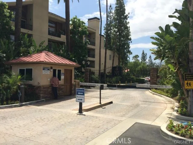 5530 Owensmouth #330, Woodland Hills, CA 91367