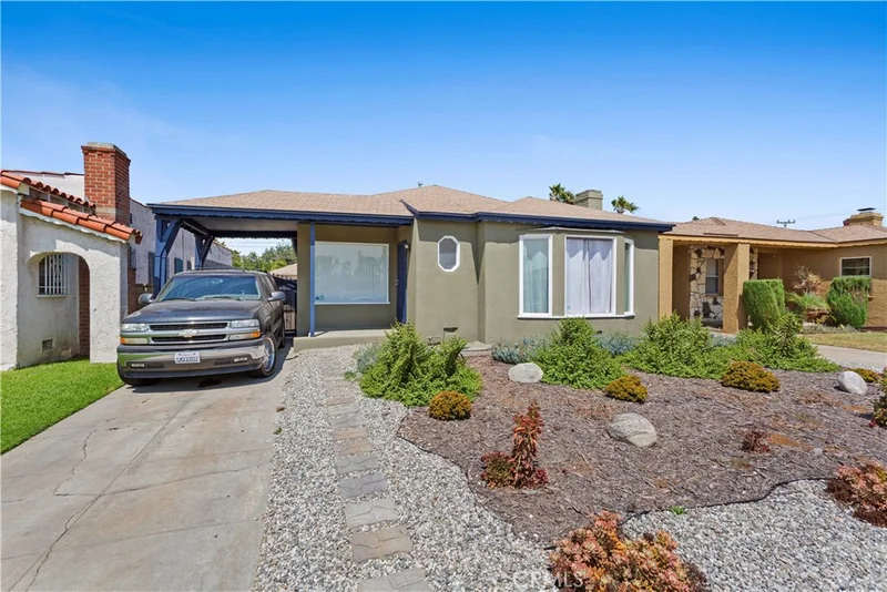 8917 Wilton, Los Angeles, CA 90047