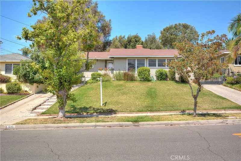 615 Woods, Fullerton, CA 92832