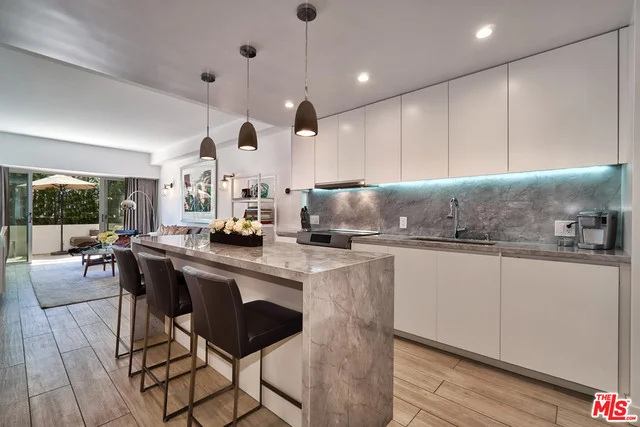 1155 La Cienega #107, West Hollywood, CA 90069