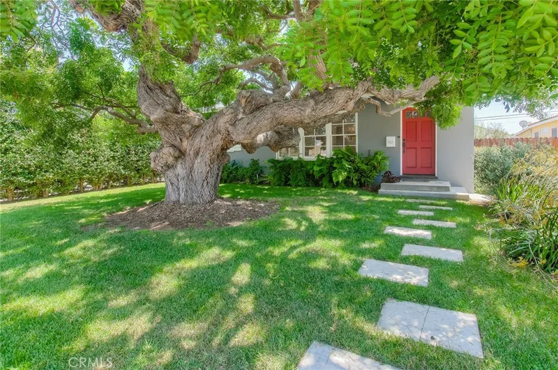 7880 Vicksburg, Los Angeles, CA 90045