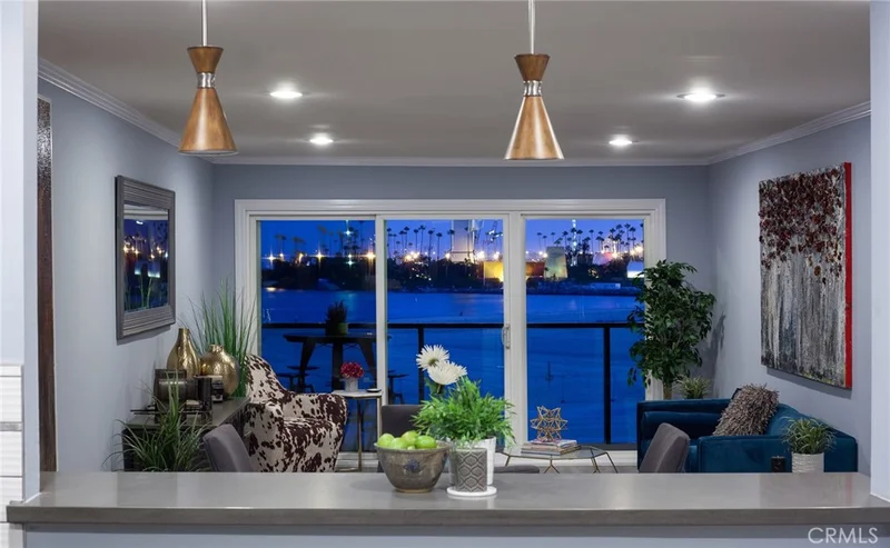 1 3rd #302, Long Beach, CA 90802